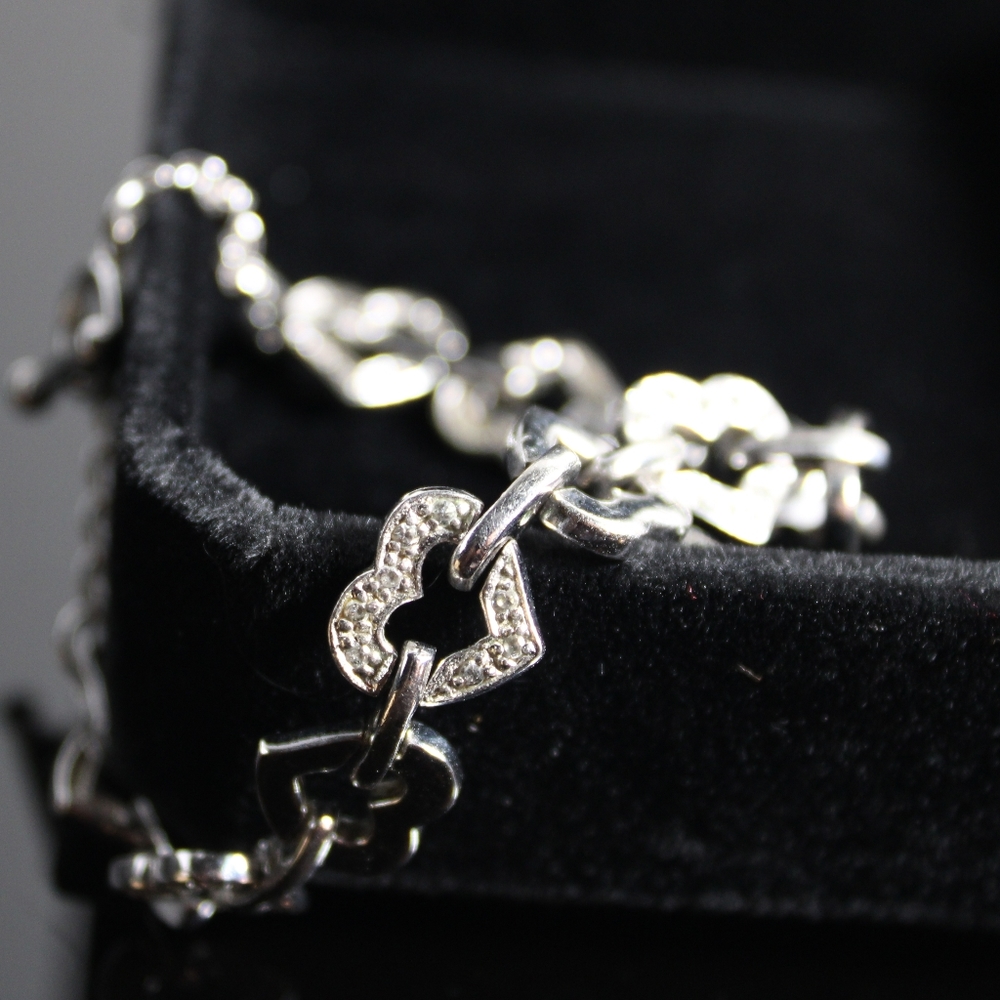 Silver Heart Link Bracelet - Silver Women's Bracelet